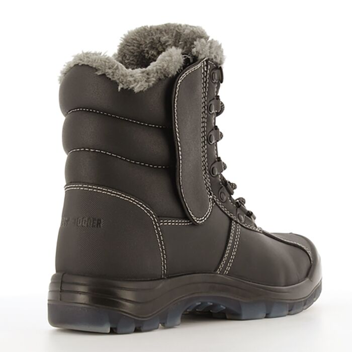Box avec chaussure de sécurité d'hiver, bonnet, gants, chaussettes